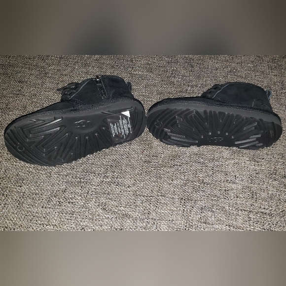 UGG Unisex-Child Neumel Ii Boot - Size 12 - Picture 4 of 6